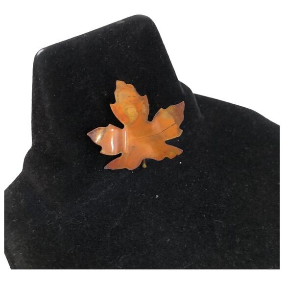 Vintage Gold Tone Metal Textured Maple Leaf Pin Brooch - Picture 8 of 10